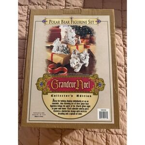 GRANDEUR NOEL 2002 POLAR BEAR LARGE FIGURINE 3 PIECE SET PACKED IN ORIGINAL BOX